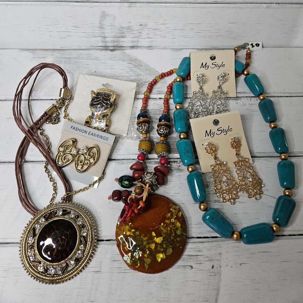 Bundle of Womens Fashion Jewelry Earrings Necklaces Pins 7 Pieces